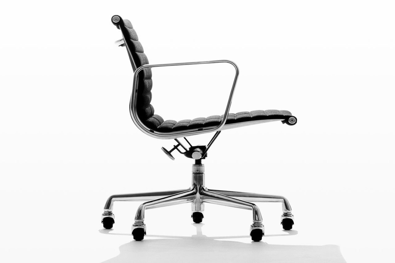 Eames Aluminium Hero
